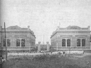 Grupo Escolar Dezenove de Dezembro em 1917.