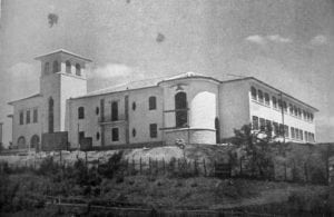 Grupo Escolar Lysimaco Ferreira da Costa em construção, no ano de 1945.