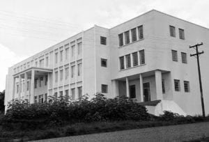 Faculdade de Farmácia, Odontologia e Filosofia de Ponta Grossa em 1962.