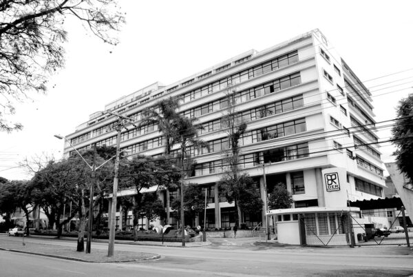 Edifício Oswaldo Lacerda de Pacheco, em Curitiba - 2009.