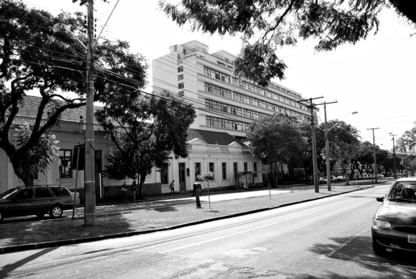 Edifício Oswaldo Lacerda de Pacheco, em Curitiba - 2009.