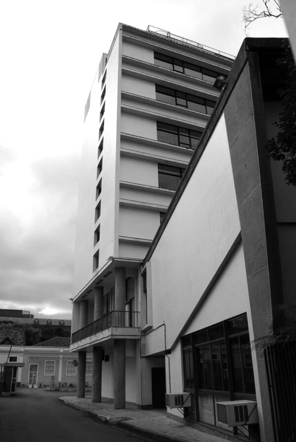 Fachada lateral do Edifício Oswaldo Lacerda de Pacheco, em Curitiba - 2009.