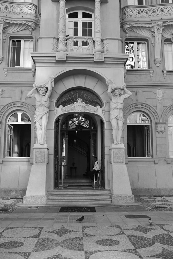 Detalhe do acesso principal - Paço da Liberdade, em Curitiba - 2009.