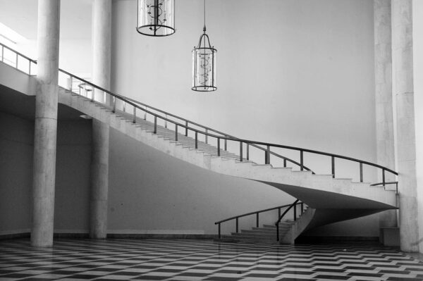 Escadaria de acesso ao primeiro pavimento. Palácio Iguaçu, em Curitiba - s/d.