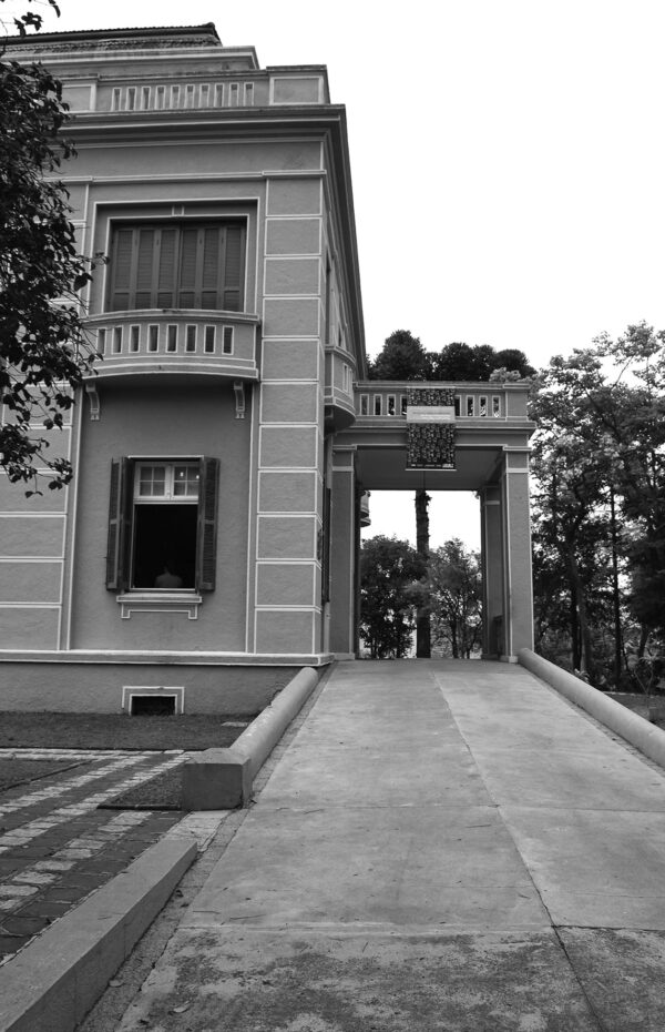 Detalhe do acesso principal do Museu Paranaense no antigo Palácio do Governo, em Curitiba - 2009.
