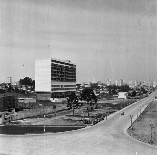 Palácio da Justiça em construção, em Curitiba - 1969