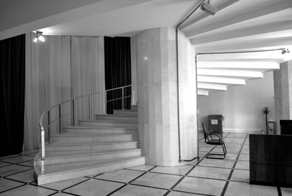 Detalhe da escadaria no hall principal do Palácio da Justiça, em Curitiba - 2009