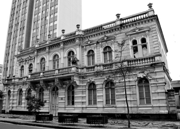 Fachada principal do antigo Palácio do Governo, hoje Museu de Imagem e do Som do Paraná, em Curitiba – 2010.
