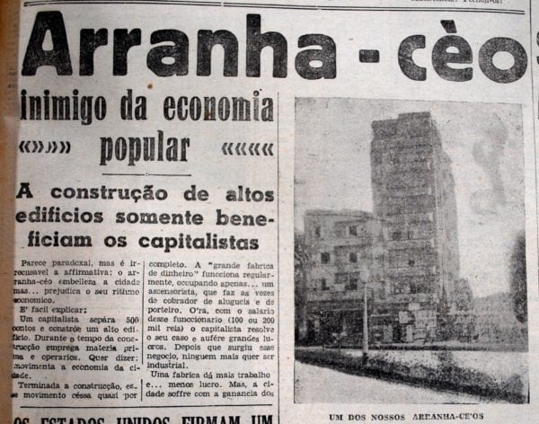 Matéria sobre arranha-céu que mostra fotografia do Edifício Santa Rosa em 1941.