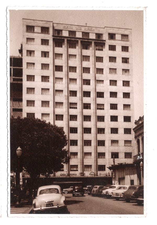 Edifício João Alfredo na década de 1950.