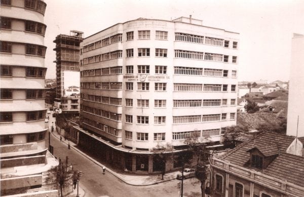 Edifício dos Comerciários (IAPC) na década de 1950.