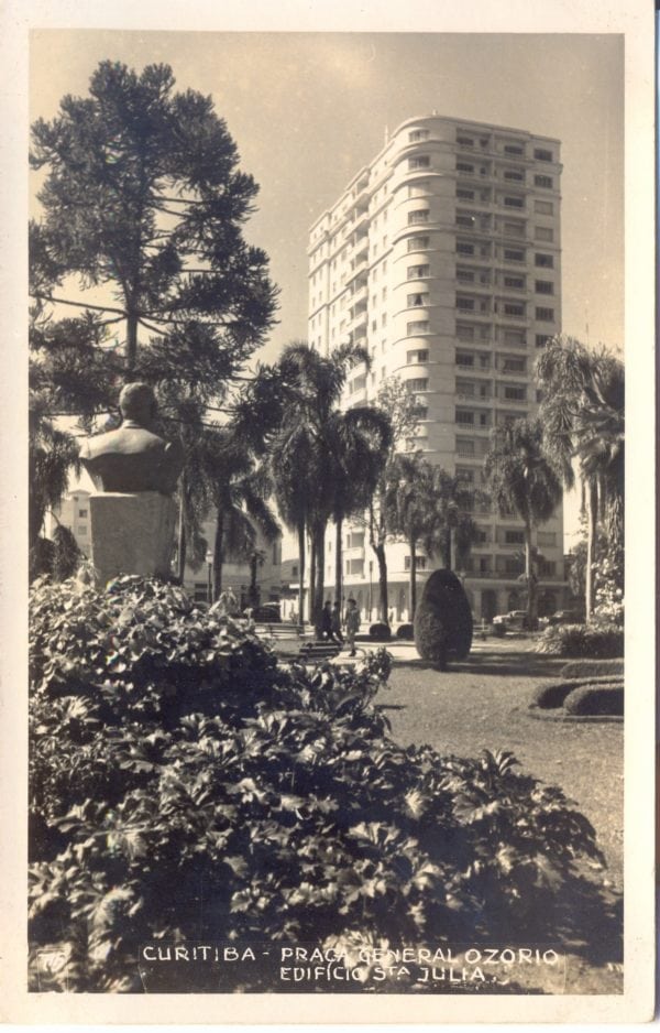 Cartão postal do Edifício Santa Júlia da década de 1950.