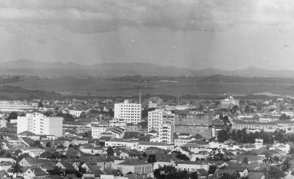 Panorâmica de Curitiba no início da década de 1950.