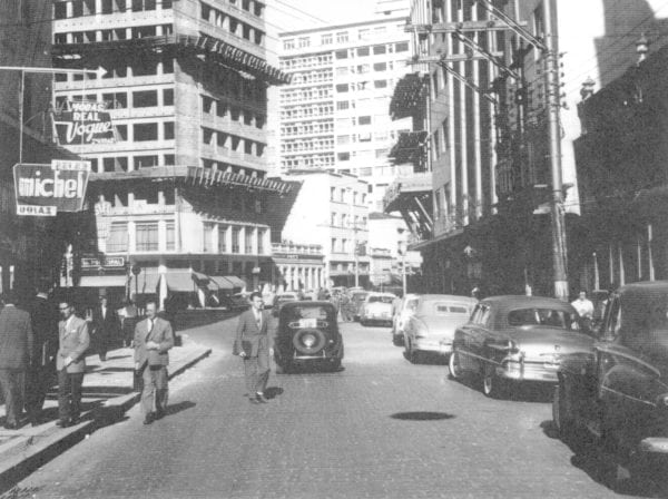 Edifício Dante Alighieri, em construção, na década de 1950.