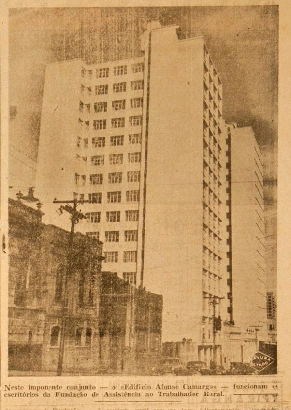 Edifício Affonso Camargo em 1953.