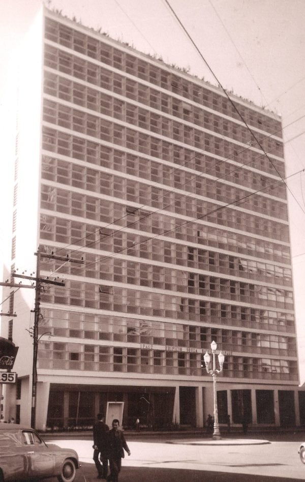 Edifício Souza Naves na década de 1950.