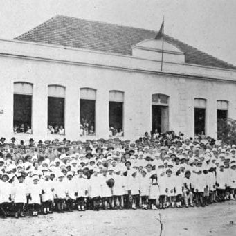 Grupo Escolar Barão de Antonina em 1917.