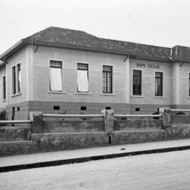 Grupo Escolar de Santo Antônio da Platina na década de 1930.