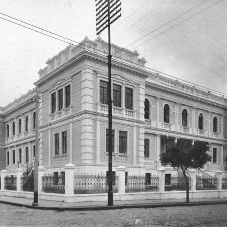 Escola Normal de Curitiba na década de 1920.