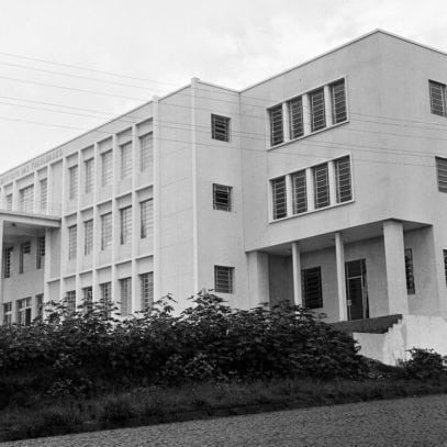 Faculdade de Farmácia, Odontologia e Filosofia de Ponta Grossa em 1962.