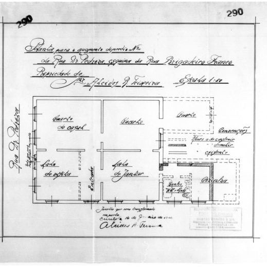 1 - CHAVES, Eduardo Fernando. Projecto para o augmento do prédio do Snr. Alcides B. Teixeira á Rua Dr. Pedrosa, esquina da Rua Brigadeiro Franco. Planta do pavimento térreo apresentada em uma prancha. Microfilme digitalizado. Acervo: Arquivo Público Municipal de Curitiba.