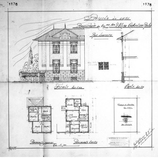 1 - GASTÃO CHAVES & CIA. Projecto de casa para Snra. Elisa Constantino Rocha. Plantas dos pavimentos térreo e superior e de implantação, corte e fachada frontal apresentados em uma prancha. Microfilme digitalizado. Acervo: Arquivo Público Municipal de Curitiba.