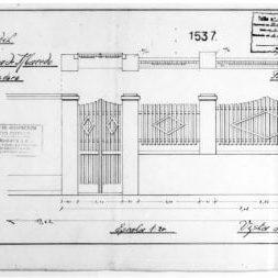 1 - GASTÃO CHAVES & CIA. Projecto de muro e gradil para o Snr. Dr. José Pereira de Macedo. Planta e elevação apresentada em uma prancha. Microfilme digitalizado. Acervo: Arquivo Público Municipal de Curitiba.