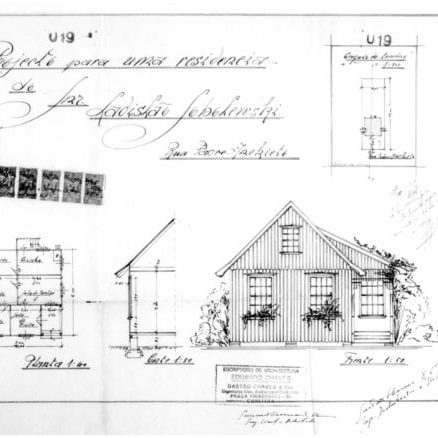 1 - GASTÃO CHAVES & CIA. Projecto para uma residência para o Snr. Ladislau Sobelewski. Plantas do pavimento térreo e de implantação, corte e fachada frontal apresentados em uma prancha. Microfilme digitalizado. Acervo: Arquivo Público Municipal de Curitiba.