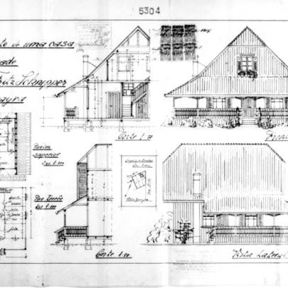 1 - GASTÃO CHAVES & CIA. Projecto de casa do Snr. Fritz Scknepper na Villa Guayra. Plantas dos pavimentos térreo e superior e de implantação, cortes e fachadas frontal e lateral apresentados em uma prancha. Microfilme digitalizado. Acervo: Arquivo Público Municipal de Curitiba.