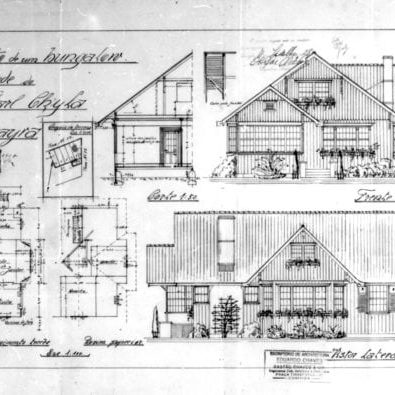 1 - GASTÃO CHAVES & CIA. Projecto de Bungalow para o Snr. Carl Chyla na Villa Guayra. Planta dos pavimentos térreo e superior e de implantação, corte e fachadas frontal e lateral apresentados em uma prancha. Microfilme digitalizado. Acervo: Arquivo Público Municipal de Curitiba.