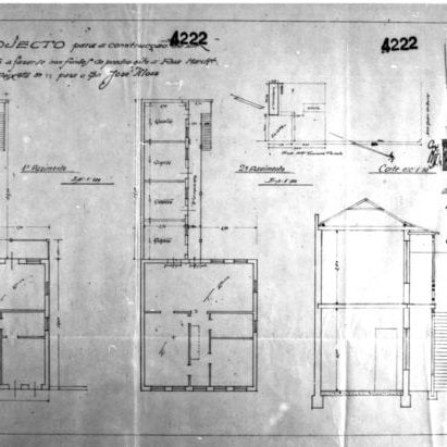1 - GASTÃO CHAVES & CIA. Projecto para aumento nos fundos do prédio do Snr. José Kloss à Rua Marechal Floriano Peixoto n° 88. Plantas do pavimento térreo e superior e de implantação e corte apresentados em uma prancha. Microfilme digitalizado. Acervo: Arquivo Público Municipal de Curitiba.